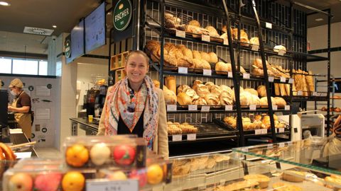 Carole Muller, directrice générale, dans la boutique située à côté du siège social. © D. Péronne